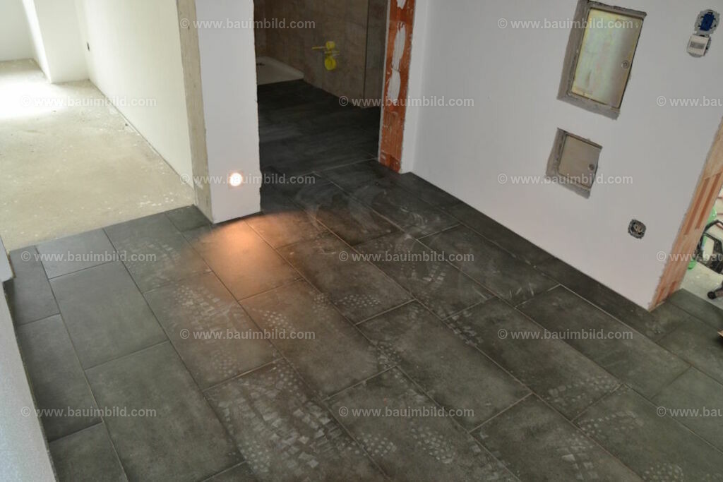 bib-lg21-fliesenlegerarbeiten-0077 | Nach LV-Leistungsgruppen sortierte Detailfotos über den Bau eines Hauses. Alle Hausbau-Bilder direkt vom Urheber und Autor der Website Haus-Selber-Bauen.com