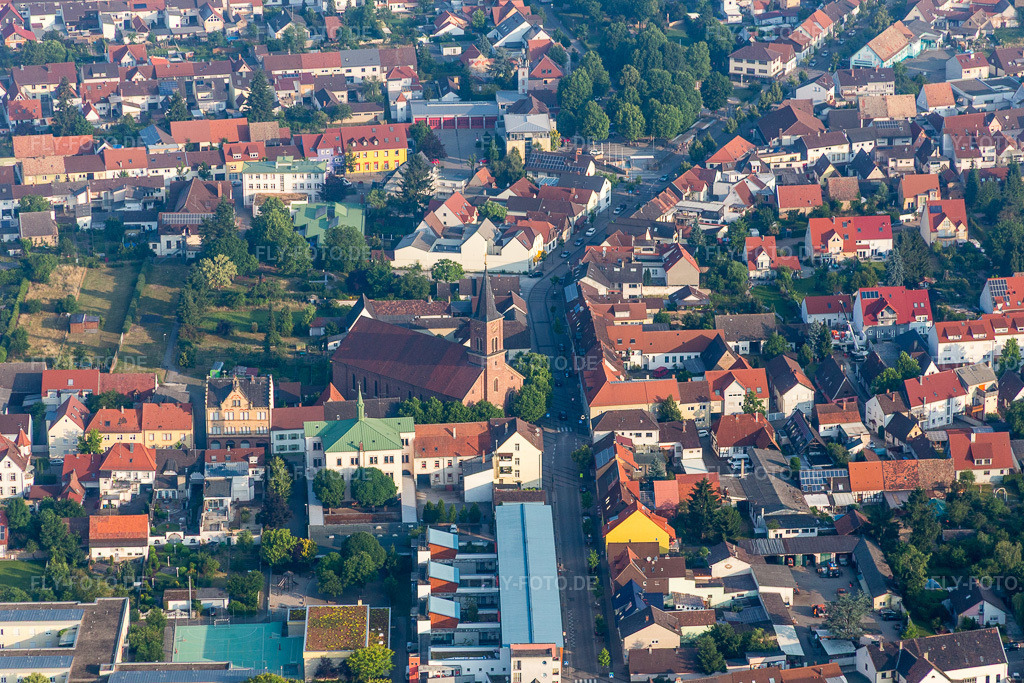 Luftbild: St. Jodokus Kirche in Wiesental im Ortsteil Wiesental in Waghäusel im Bundesland Baden-Württemberg in Deutschland. Foto: IMG_080506.jpg vom 12.06.2015 durch Werner Riehm/FLY-FOTO.de