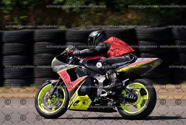 26bt04-2214 | markuskiefer.com - Realisiert mit Pictrs.com