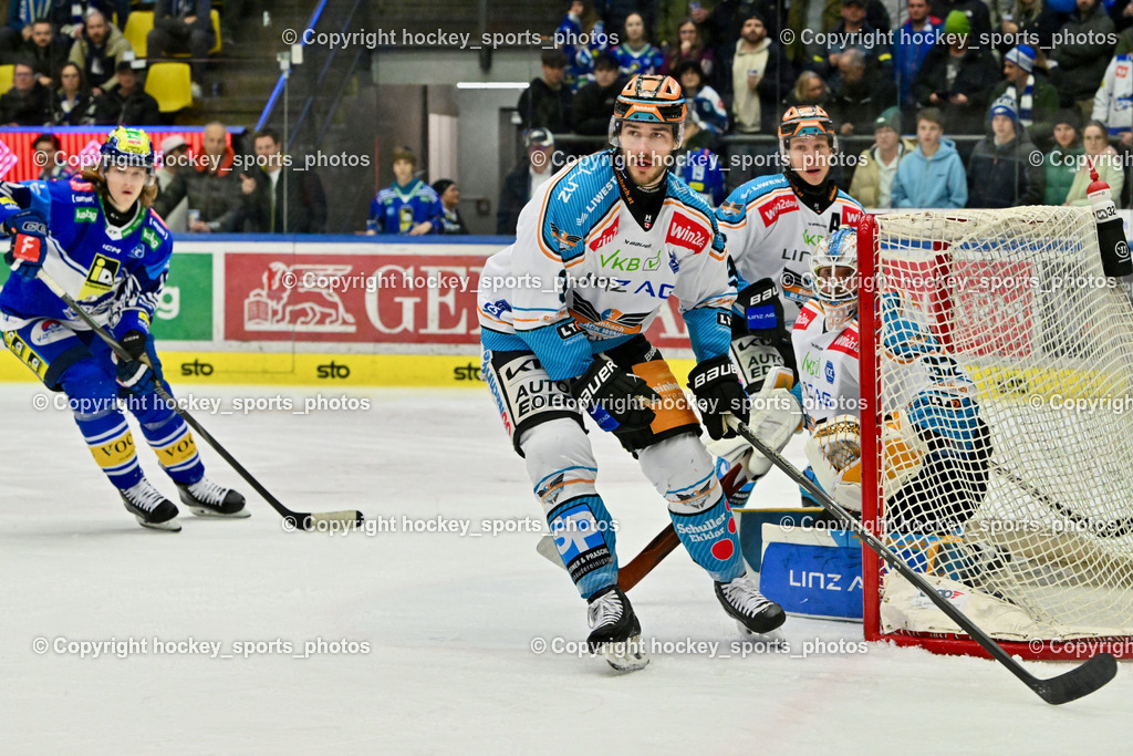 EC IDM Wärmepumpen VSV vs. STEINBACH BLACK WINGS LINZ  | #3 Moro Gregory Lee BLACK WINGS LINZ, #32 Tirronen Rasmus BLACK WINGS LINZ, #13 Kragl Gerd BLACK WINGS LINZ, #12 Pearson Chase EC VSV, EC IDM Wärmepumpen VSV vs. STEINBACH BLACK WINGS LINZ , EC IDM Wärmepumpen VSV vs. STEINBACH BLACK WINGS LINZ  am 28.01.2025 in Villach (Stadthalle Villach), Austria, (Photo by Bernd Stefan)