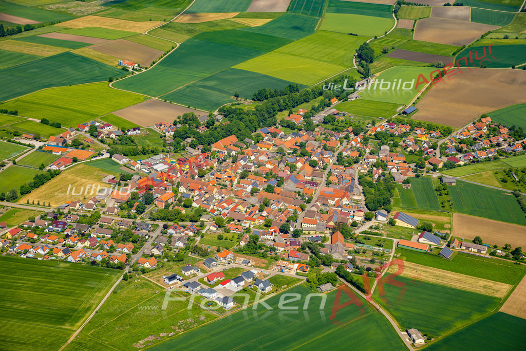 Aktuelles Luftbild von  Weigenheim - Die Luftaufnahme wurde 2022 mittels UL-Flugzeug erstellt ( keine Drohne ) - hochauflösende Kamera-Systeme von  Canon -Beste Qualität - Für grossformatige Ausdrucke geeignet. Die Geschenkidee !