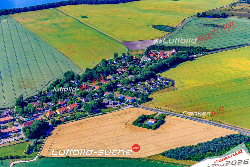 Die Luftbildaufnahme Kap Arkona - Putgarten wurde 2018 mittels Flugzeug (keine Drohne) erstellt. Perfekte Schärfe und Druck- Auflösung- Garantiert!