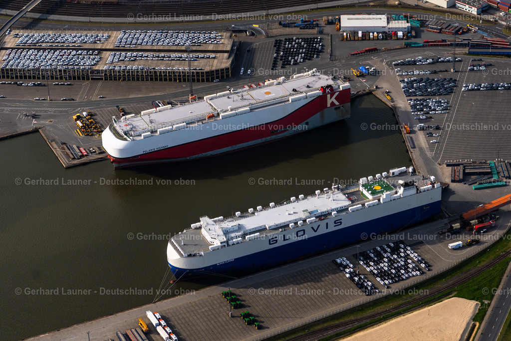4030468 | BREMERHAVEN 01.06.2020 Autotransporter " Glovis " und Schiff " Polaris Highway " am Schiffs- Kai des Hafens Kaiserhafen im Ortsteil Stadtbremisches Überseehafengebiet Bremerhaven in Bremerhaven im Bundesland Bremen, Deutschland. Weiterführende Informationen bei: Glovis Europe GmbH,  Polaris Germany GmbH. // Car transporter " Glovis " and ship " Polaris Highway " at the ship quay of the port Kaiserhafen in the district Stadtbremisches Ueberseehafengebiet Bremerhaven in Bremerhaven in the state Bremen, Germany. Further information at: Glovis Europe GmbH,  Polaris Germany GmbH. Foto: Gerhard Launer