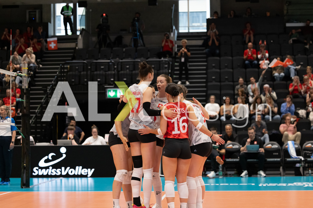 Georgia v Switzerland - CEV European League Women | KRIENS, SWITZERLAND - JUNE 12: Swiss Team during the CEV European League match between Georgia and Switzerland at Pilatus Arena on June 12, 2026 in Kriens, Switzerland. - Realisiert mit Pictrs.com