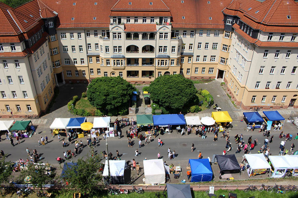 Connewitz - Selnecker Straße - Connewitzer Straßenfest | Entdecke über 20 Kategorien Leipzig-Motive: Foto-Downloads, hochwertige Poster, Leinwand- & Fine-Art-Prints. Jetzt Lieblingsfoto im Bildlexikon Leipzig Shop bestellen!