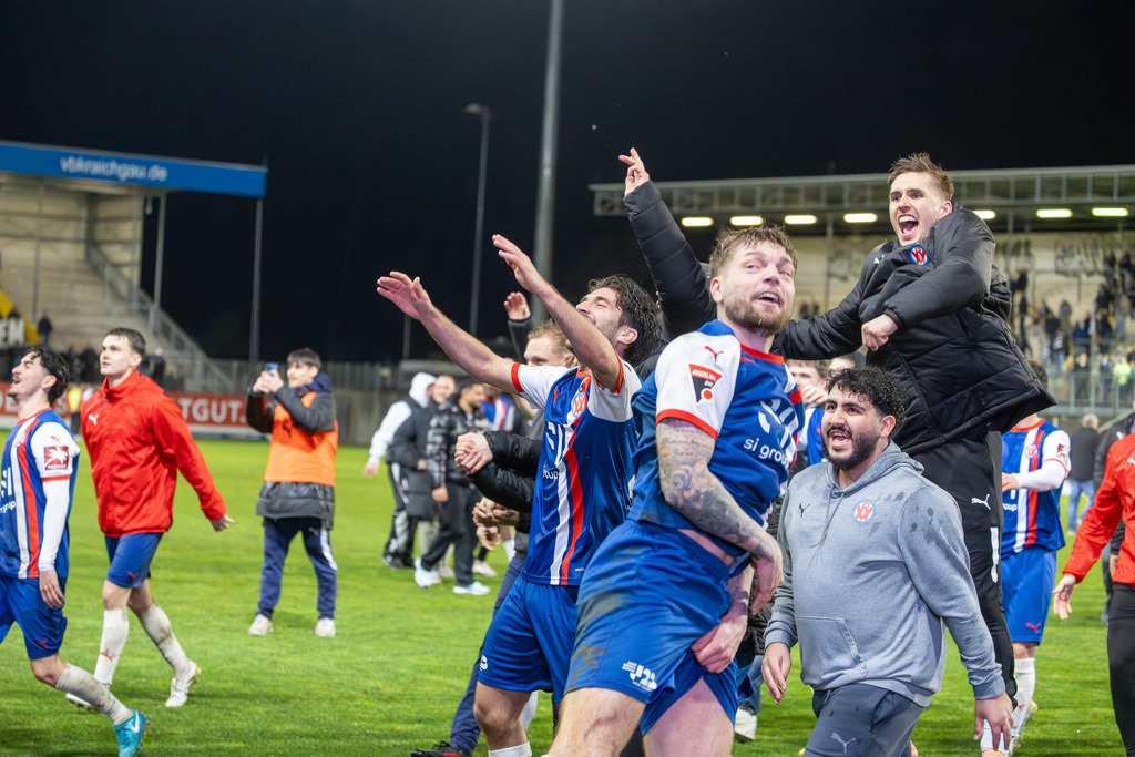 Fußball, Badischer Pokal 2025/26, Halbfinale: SV Sandhausen gegen VfR Mannheim | Fußball, Badischer Pokal 2025/26, Halbfinale: SV Sandhausen gegen VfR Mannheim***Unbändiger Jubel bei Mannheim nach dem Sieg im Elfmeterschießen - Realisiert mit Pictrs.com
