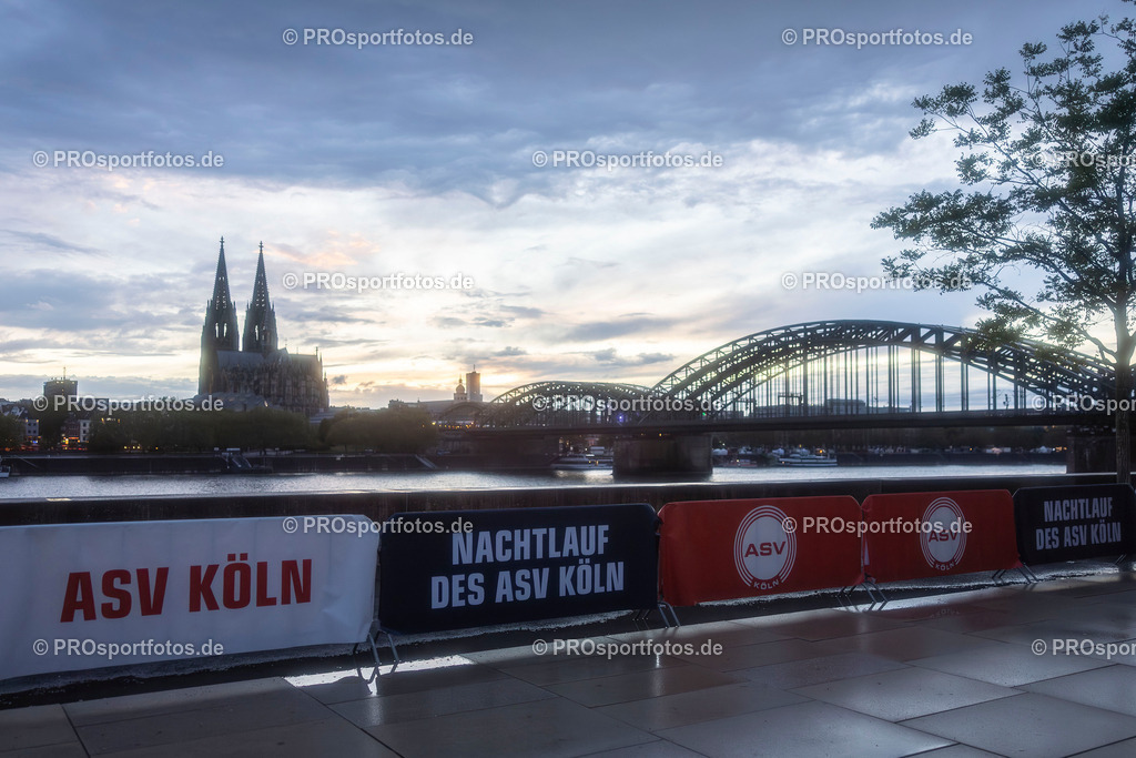 23. ASV Nachtlauf; Koeln, 13.05.26 | Impressionen vom 23. ASV Nachtlauf am 13.05.26 am Tanzbrunnen in Koeln. Foto: BEAUTIFUL SPORTS/Leah Kohring