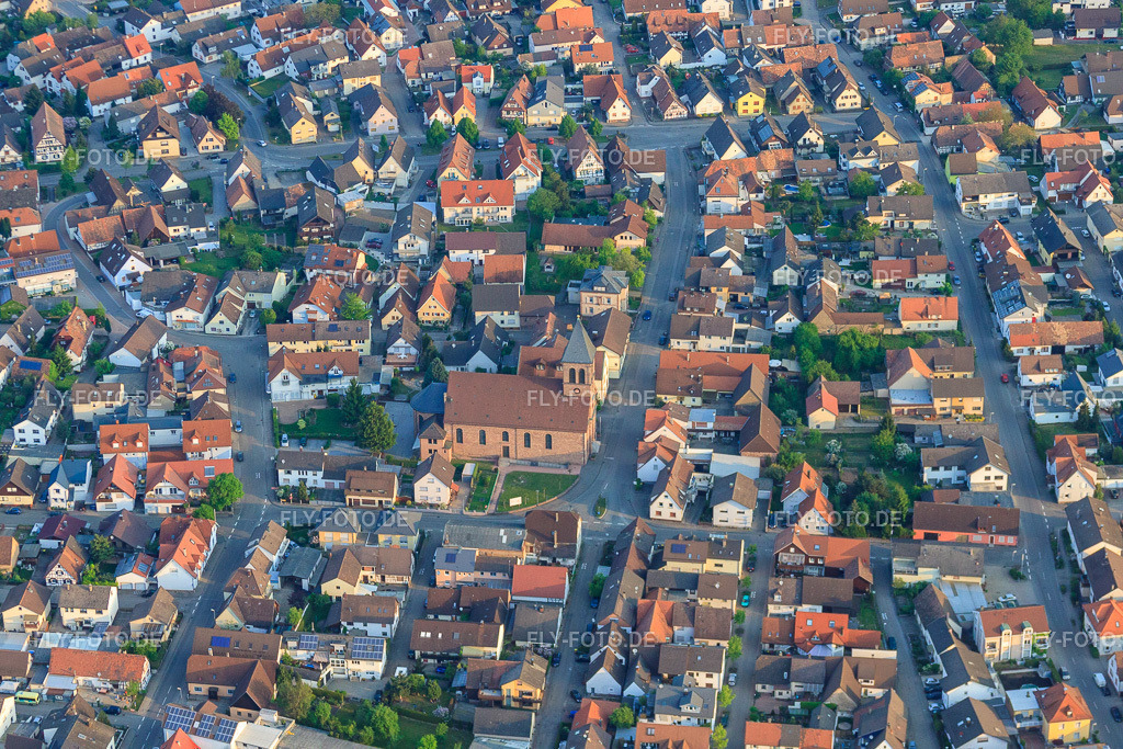 Kath. Kirche  "St. Michael" http://kath-oetigheim-steinmauern.de/ | Luftbild: Kath. Kirche  "St. Michael" http://kath-oetigheim-steinmauern.de/ in Ötigheim im Bundesland Baden-Württemberg in Deutschland. Foto: IMG_40299.jpg vom 22.04.2011 durch Werner Riehm/FLY-FOTO.de - Realisiert mit Pictrs.com