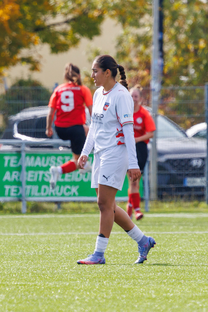 FCHHÜT_251003_4757 | 1.FC Heidenheim 1846 II vs. TSV Hüttlingen, Fußball, Frauen, Bezirkspokal, 2025/2026, 1.Runde, 03.10.2025 in Mergelstetten, Sportplatz 2(Foto: Michael Bulling) - Realisiert mit Pictrs.com