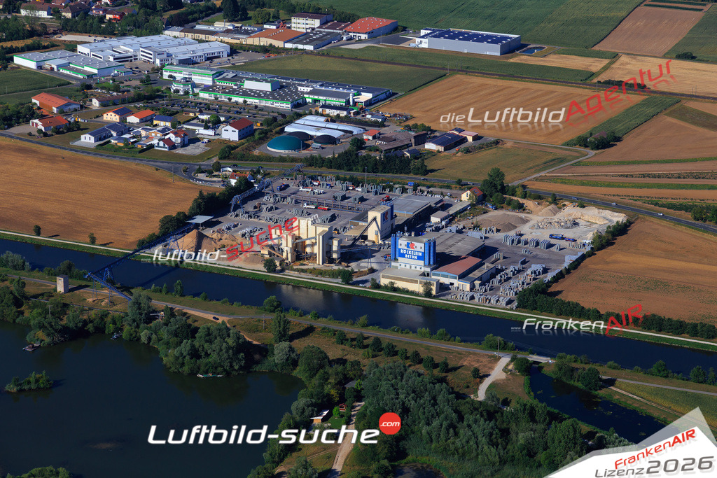 Die Luftaufnahme der Stadt Hallerndorf wurde vom UL-Flugzeug heraus erstellt ( keine Drohne )- hohe Auflösung für beste Qualität