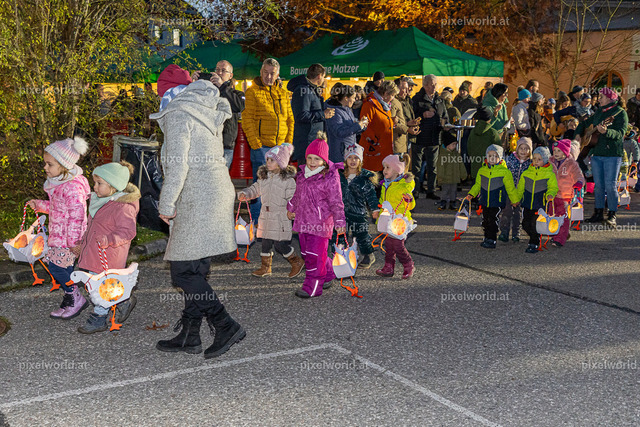Laternenfest in St. Martin | Bildershop von pixelworld.at - Realisiert mit Pictrs.com
