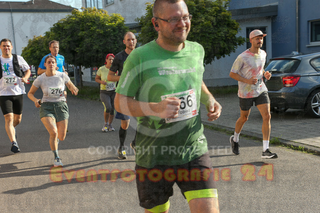 230804_1812_EX1_3831 | Sportfotografie im Rhein-Sieg Kreis, Köln, Bonn, NRW, Rheinland Pfalz, Hessen, etc. Unser Tätigkeitsfeld umfasst den Laufsport vom Volkslauf über den Marathon, Duathlon, Triathon bis zum Ultralauf wie Kölnpfad Ultra oder Schindertrail.