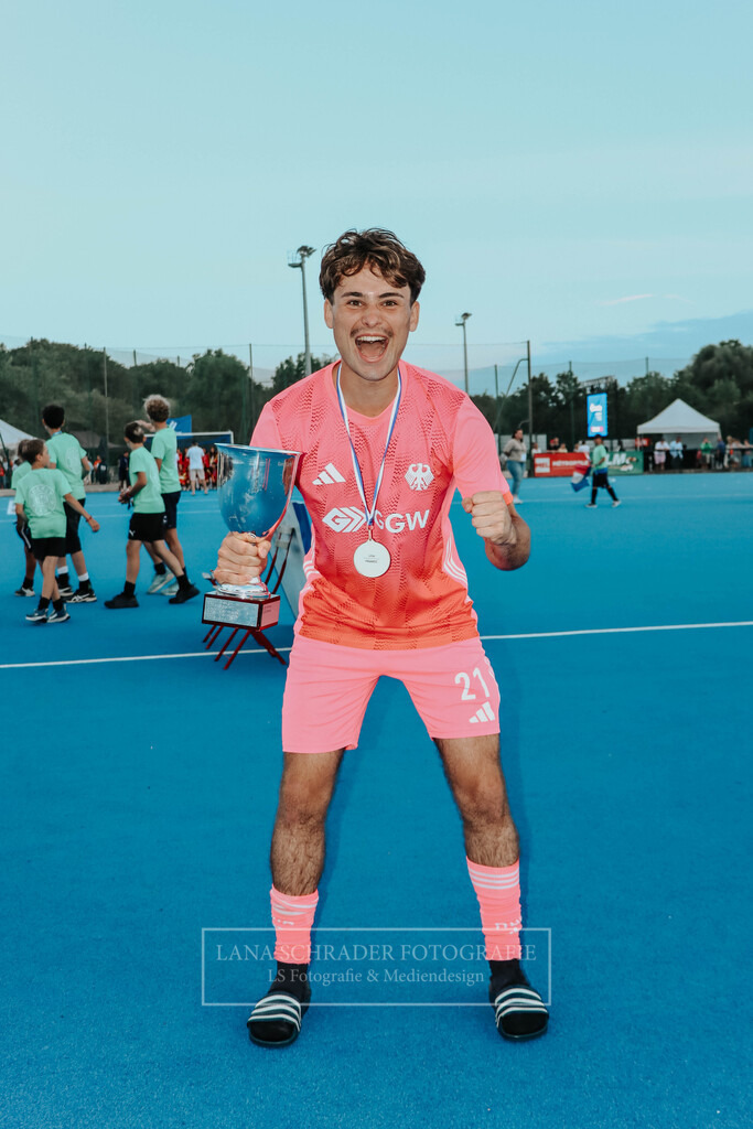 EM_MU18_F_GER-BEL_Lille_bearbeitet_Pokalbilder (37 von 137) | lanaschraderfotografie - Realisiert mit Pictrs.com