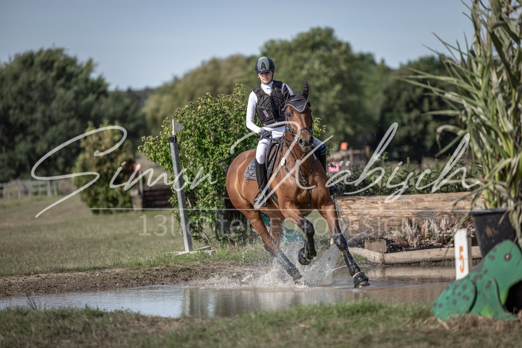 20250907-_3LI9439 | Tierfotografie Pferde, Hunde, Katzen, Haustiere.
Turnierfotografie Reitturniere, Reiten, Springreiten, Dressur in Hanau, dem Main-Kinzig-Kreis und dem Rhein-Main- Gebiet um Frankfurt