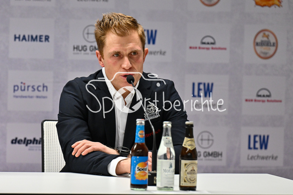 Augsburger Panther - Fischtown Pinguins | im Bild Alexander SULZER Headcoach Fischtown Pinguins nach der Partie in Augsburg / Freisteller / Einzelfoto / DEL: Augsburger Panther - Fischtown Pinguins, Curt Frenzel Stadion am 08.01.2025