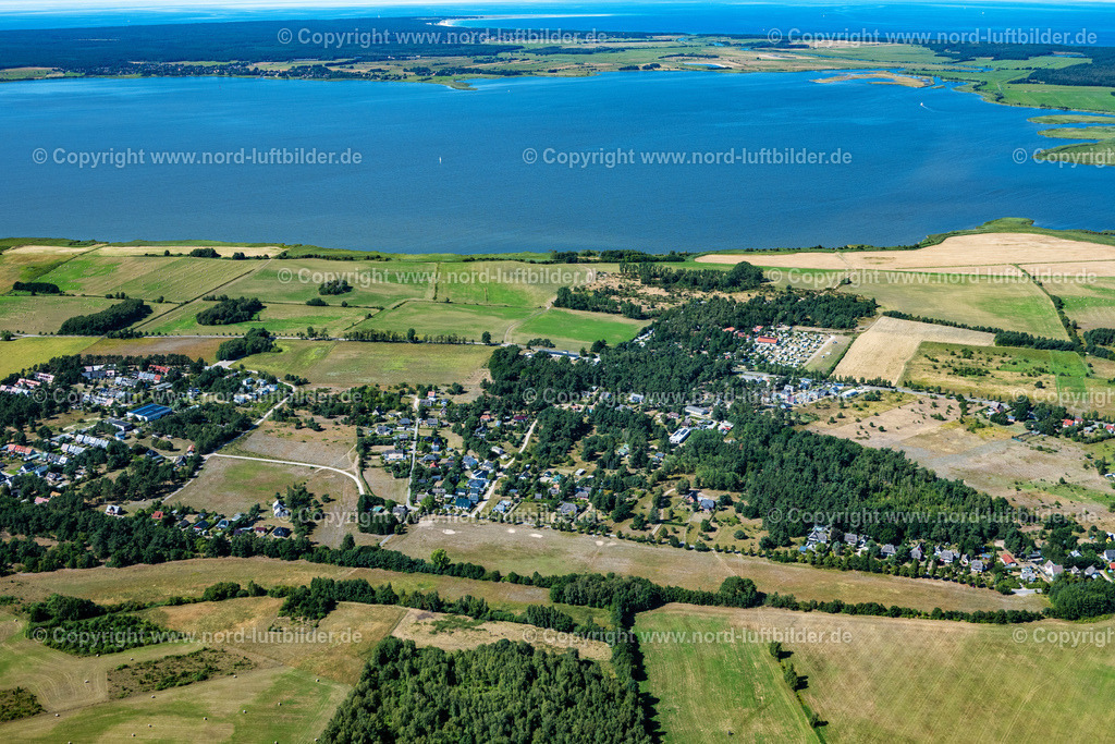 Pruchten_Campingplatz_ELS_8748100822 | PRUCHTEN 10.08.2022 Ortsansicht von Pruchten an der Ostseeküste im Bundesland Mecklenburg-Vorpommern, Deutschland. // View of the town of Pruchten on the Baltic Sea coast in the state Mecklenburg-West Pomerania, Germany. Foto: Martin Elsen