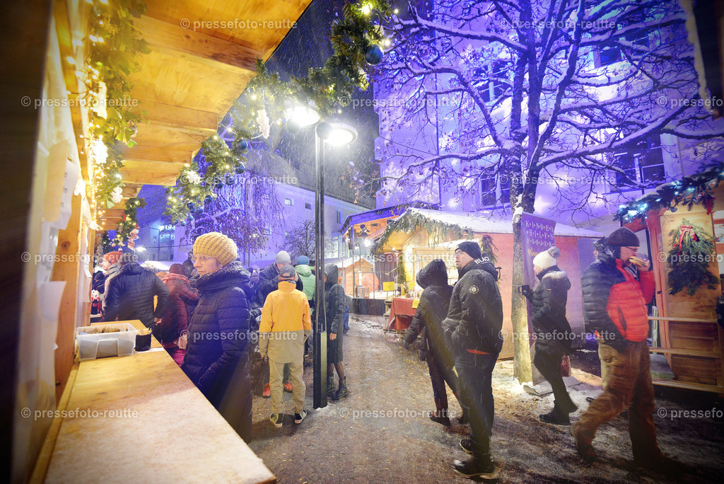 -news-2022-Dez10-Weihnachtsmarkt-Reutte-WTV_6532 | Info aus dem Bezirk Reutte/Ausserfern Tirol sowie eine umfangreiche Bilddatenbank über die gesamte Region: Lechtal, Talkessel Reutte, Tannheimertal, Zwischentoren. Lech, Plansee, Zugspitze, Grenztunnel, B179, Fernpassstraße, Verkehr, Lawinen, Tradition, - Realisiert mit Pictrs.com