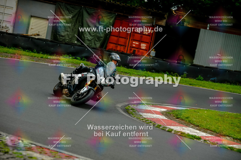 VBK-4208 | Hier findet Ihr Bilder von Touristenfahrten auf der Nürburgring Nordschleife oder von anderen Veranstaltungen die ich besucht habe. Viel Spass beim Durch Schauen 