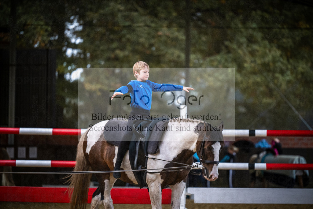 DOS_0122 | Entdecke hochwertige Reitturnierfotos von Foto Oger. Professionell, emotional und authentisch – jetzt Lieblingsmomente im Shop bestellen.Deutschlandweite Turnierfotografie. - Realisiert mit Pictrs.com