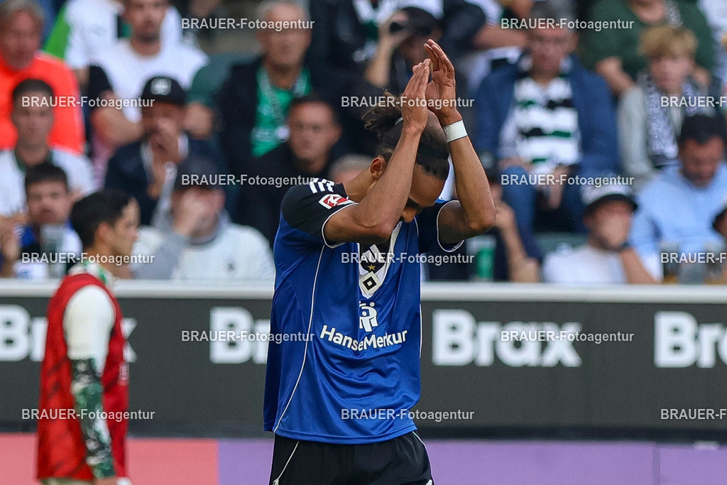 Borussia Mönchengladbach vs Hamburger SV - Bundesliga  | Mönchengladbach, Deutschland, 24.08.25:   Yussuf Poulsen (Hamburger SV) gestikuliert, Gestik waehrend des Spiels der Bundesliga zwischen Borussia Mönchengladbach vs Hamburger SV im Stadion im Borussia Park(Foto von Brauer-Fotoagentur / Adrian Schlueter)