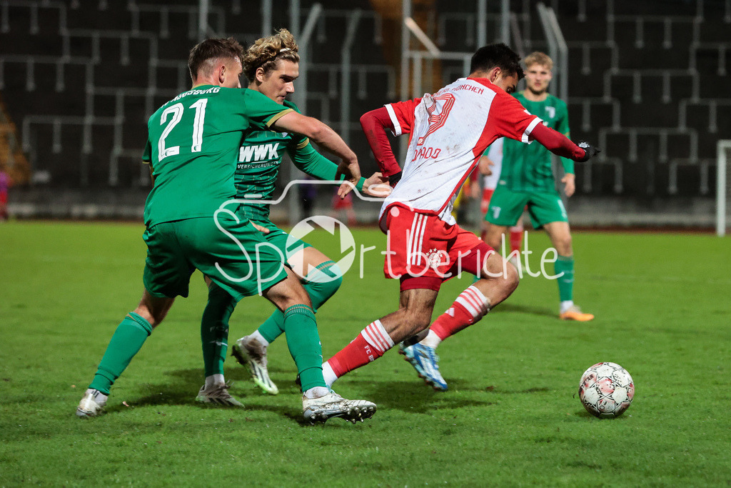 FC Augsburg II - FC Bayern Amateure | v. l. David DEGER (FCA #21), Juan CABRERA (FCA #10) / Lucas Fernando COPADO SCHROBENHAUSER (FCB #9)