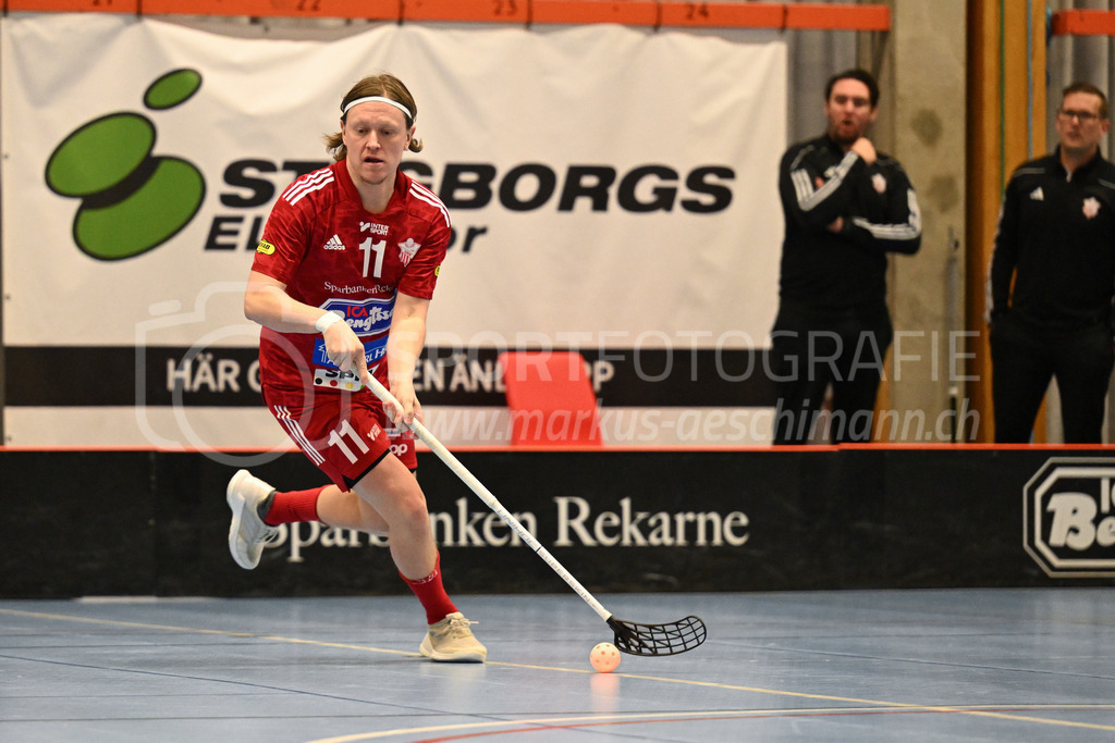 Strängnäs IBK vs FBC Kalmarsund Ungdom - 6. =January= 2024 | Strängnäs IBK vs FBC Kalmarsund Ungdom
Thomas Arena, Strängnäs
Patrik Hallberg (#11 Strängnäs IBK)
Bild: Sportfotografie Markus Aeschimann | www.markus-aeschimann.ch - Realisiert mit Pictrs.com
