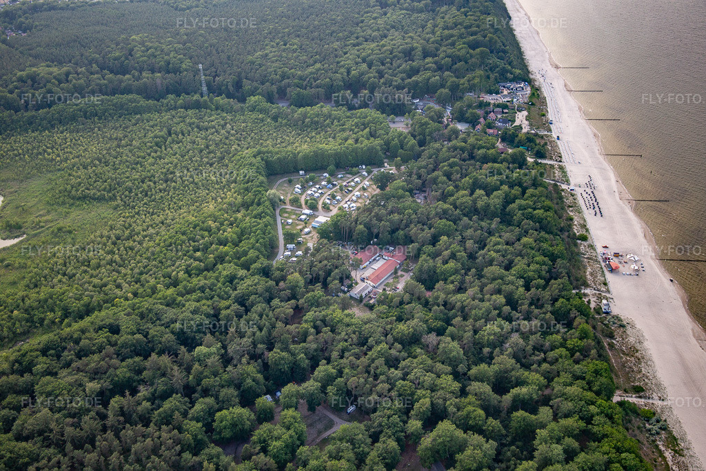 Luftbild: Campingplatz in Ückeritz im Bundesland Mecklenburg-Vorpommern in Deutschland. Foto: IMG_141530.jpg vom 06.06.2024 durch Werner Riehm/FLY-FOTO.deWWW.CAMPINGPLATZ-UECKERITZ.DE