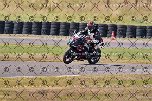 26bt05-0704 | markuskiefer.com - Realisiert mit Pictrs.com