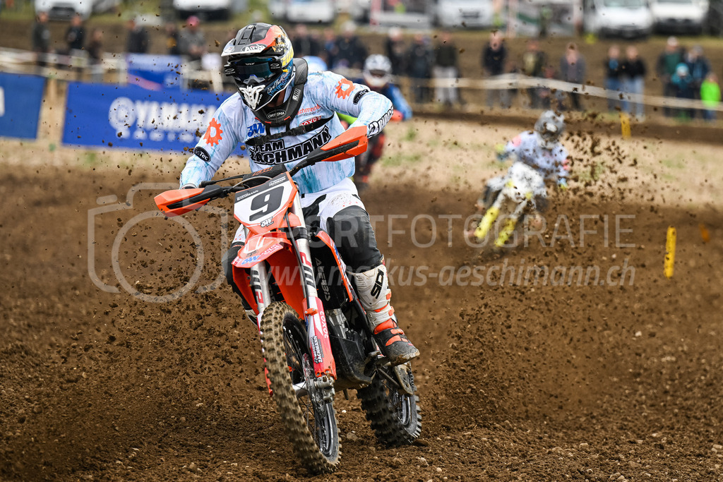 Motocross Schlatt bei Winterthur - 30. April 2023 | #9 Bachmann Hanspeter aus Basadingen (CH) auf KTM 450 F in der Kategorie Senioren am Motocross Schlatt bei Winterthur, 30. April 2023. 
Instagram: @mx_schlatt | @mc_wila | @sam_schweiz
Bild: Sportfotografie Markus Aeschimann | www.markus-aeschimann.ch - Realisiert mit Pictrs.com