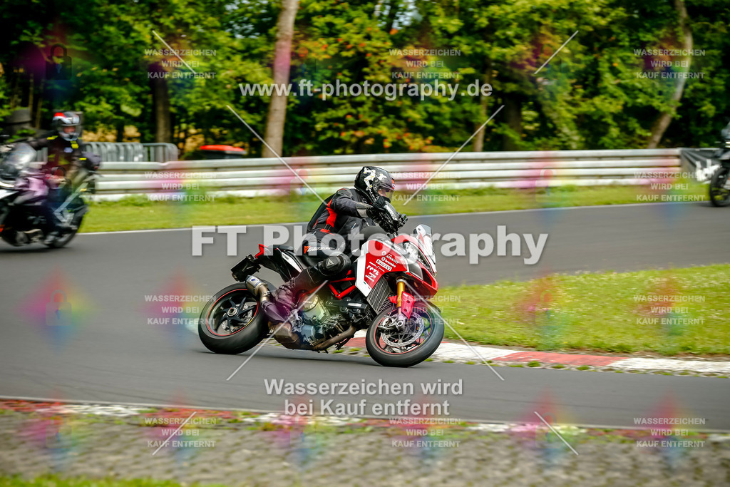 VBK-4339 | Hier findet Ihr Bilder von Touristenfahrten auf der Nürburgring Nordschleife oder von anderen Veranstaltungen die ich besucht habe. Viel Spass beim Durch Schauen 