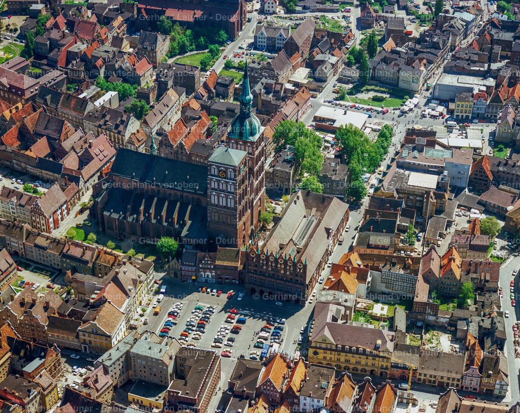 7000865 | STRALSUND Kirchengebäude der Sankt Nikolai -Gemeinde im Ortsteil Andershof in Stralsund im Bundesland Mecklenburg-Vorpommern. Weiterführende Informationen bei: Ev. Kirchengemeinde St. Nikolai,  Hansestadt Stralsund. // Church building Sankt Nikolai -Gemeinde in the district Andershof in Stralsund in the state Mecklenburg - Western Pomerania. Further information at: Ev. Kirchengemeinde St. Nikolai,  Hansestadt Stralsund. Foto: Gerhard Launer