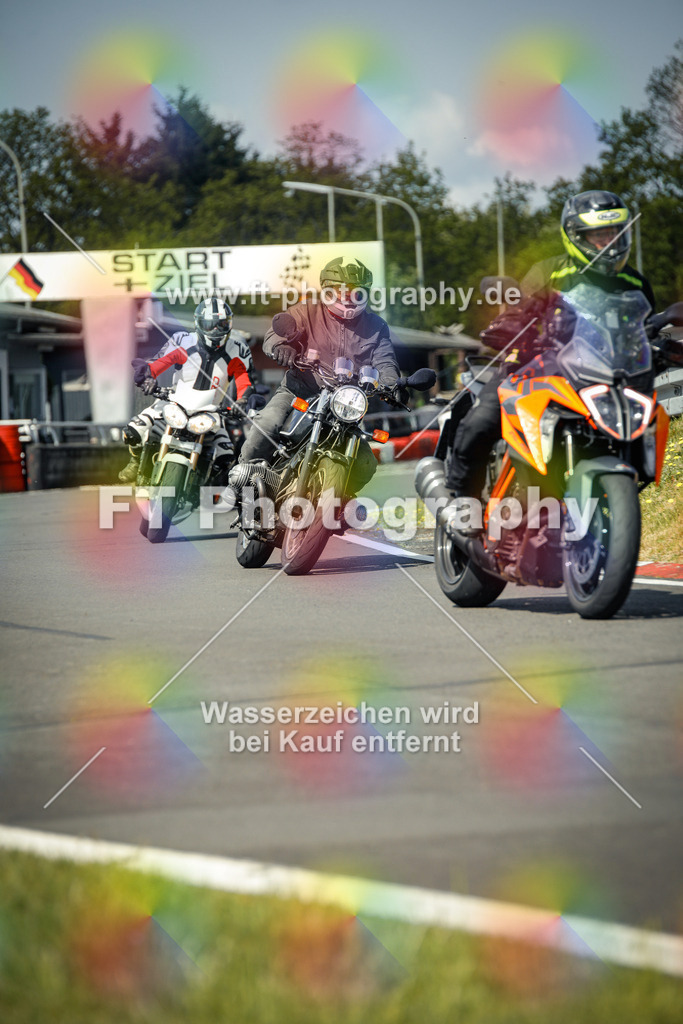 OBK_Mai_Volker_Adam-10596 | Hier findet Ihr Bilder von Touristenfahrten auf der Nürburgring Nordschleife oder von anderen Veranstaltungen die ich besucht habe. Viel Spass beim Durch Schauen 