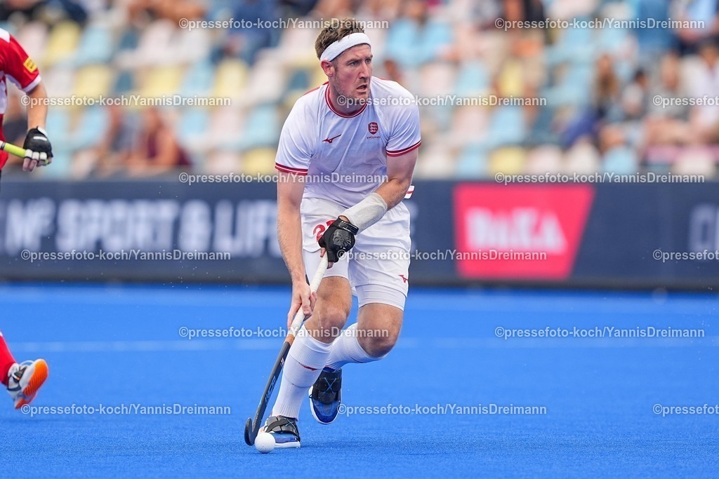 xydrx16082501014 | 16.08.2025, xydrx, Herren EuroHockey Championship 2025, Gruppe C, England - Österreich, Sparkassenpark Mönchengladbach: Liam Sanford (ENG #27)