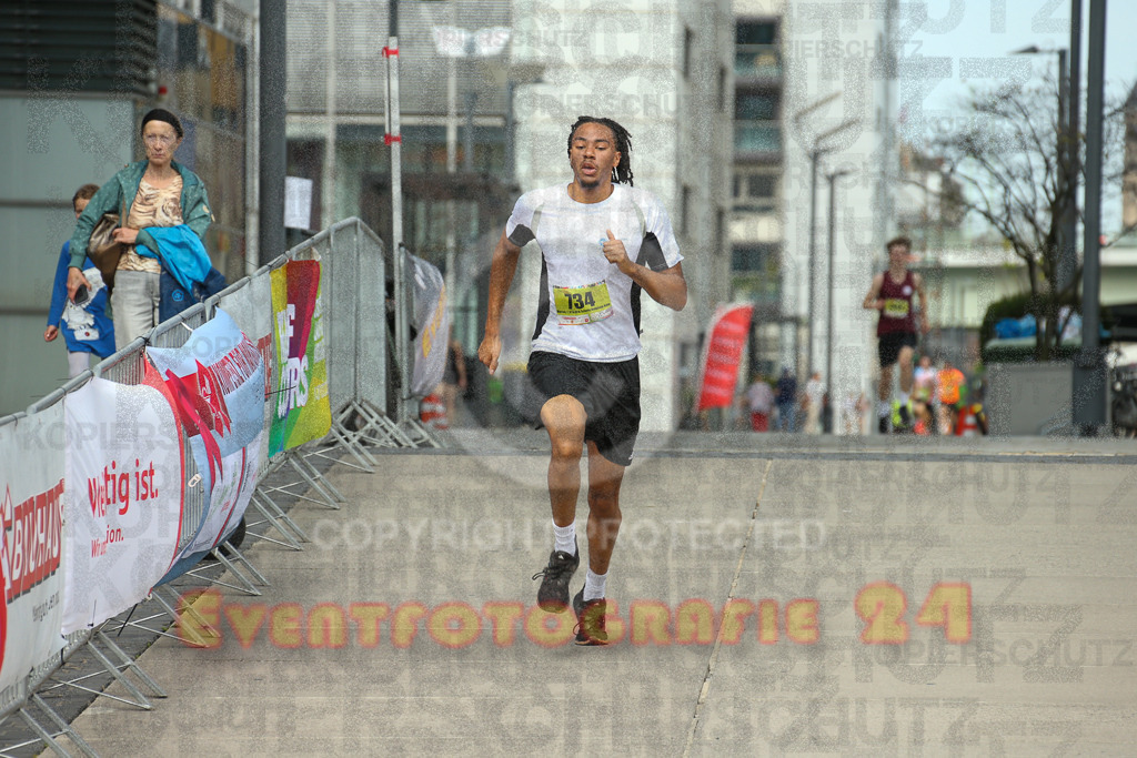 250920_1319_EX1_4022 | Sportfotografie im Rhein-Sieg Kreis, Köln, Bonn, NRW, Rheinland Pfalz, Hessen, etc. Unser Tätigkeitsfeld umfasst den Laufsport vom Volkslauf über den Marathon, Duathlon, Triathon bis zum Ultralauf wie Kölnpfad Ultra oder Schindertrail.