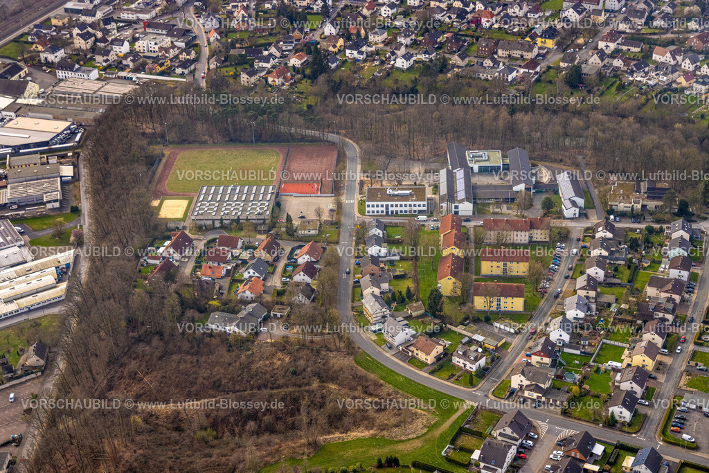 Wickede240307738 | Luftbild, Sportplatz und Gerken-Sporthalle Sportanlage an der Hövelstraße, Sekundarschule Wickede, Wohngebiet 
Schillerstraße, Wickede/Ruhr, Nordrhein-Westfalen, Deutschland
