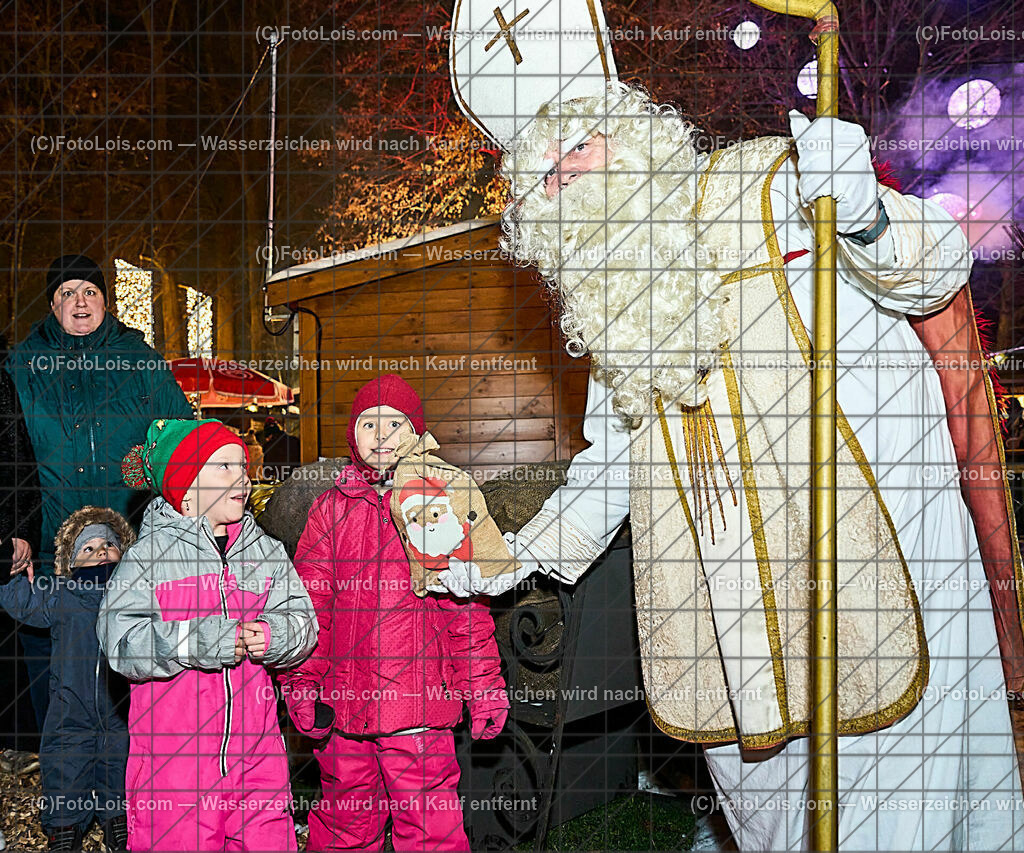 ALP4878_Wieselburger Advent_NikolausAbend | (C)FotoLois.com, Alois Spandl, WIESELBURGER ADVENT, der Nikolaus kommt zu den Kindern und bringt Geschenke, Fr 8. Dez. 2023.