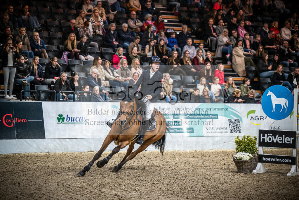 DOS_1669 | Entdecke hochwertige Reitturnierfotos von Foto Oger. Professionell, emotional und authentisch – jetzt Lieblingsmomente im Shop bestellen.Deutschlandweite Turnierfotografie. - Realisiert mit Pictrs.com