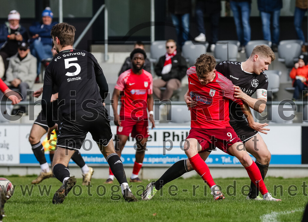 2024-02-24_068_FC_Schwaig_gegen_TSV_1880_Wasserburg | Oberding, Deutschland, 24.02.2024:
Fußball, 2. Runde Qualifikation TOTO-Pokal 2023 / 2024, 1. Spieltag, FC Schwaig gegen TSV 1880 Wasserburg, Endergebnis: 2:3

Mario Simak (FC Schwaig, #5), Luca Wagner (TSV 1880 Wasserburg, #9), Tobias Jell (FC Schwaig, #2)

Foto: Christian Riedel / fotografie-riedel.net