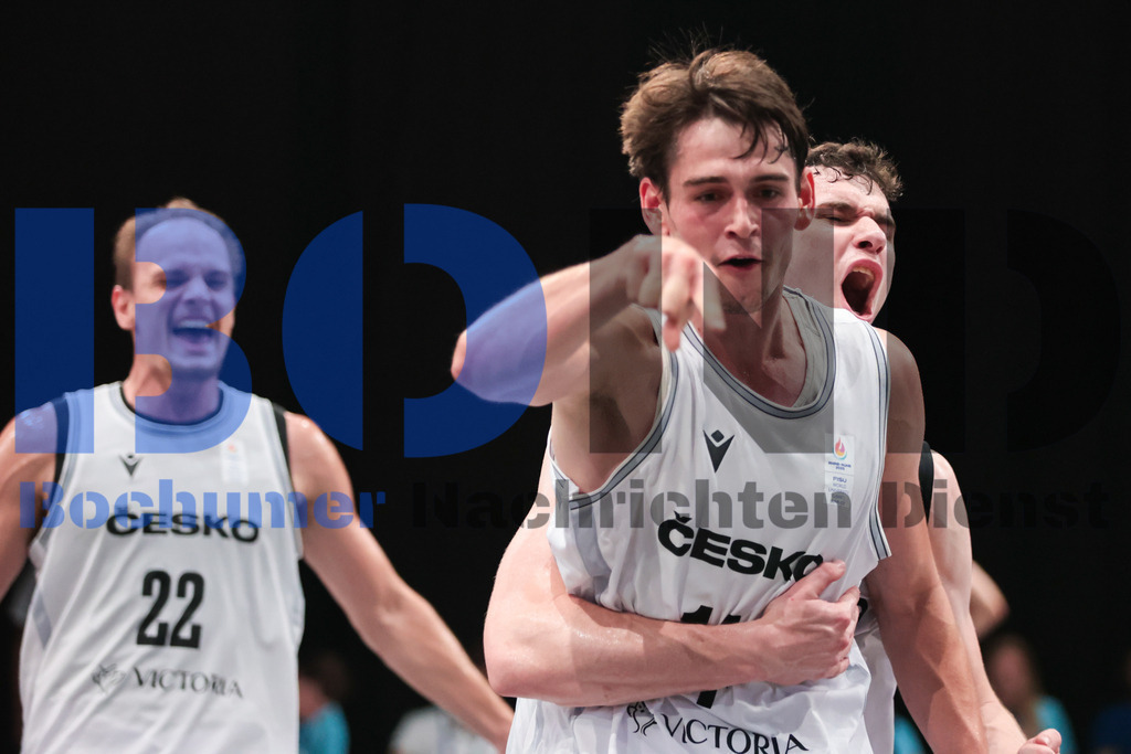 SES_RRG3x320250720-126 | bond - Realisiert mit Pictrs.com