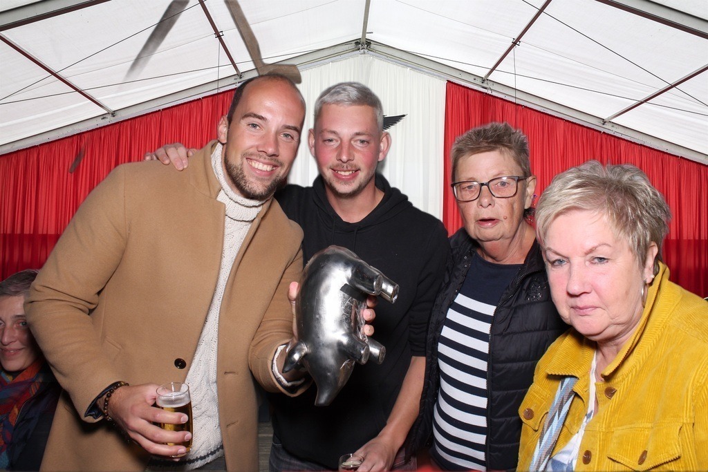 top-top.de 240928-129 | Foto, Video, Fotografie, Videografie, Fotobox, DJ, Discjockey, Musik, Musikbox, Veranstaltung, Photobooth, Amazon, Ebay, Buchtipp, Bestseller, Autor, Verlag, Buch, Wesel, Hamminkeln, NRW, Dinslaken, Rees, Drohne, Hochzeit, Party, Fotobox, Wesel, Fotograf