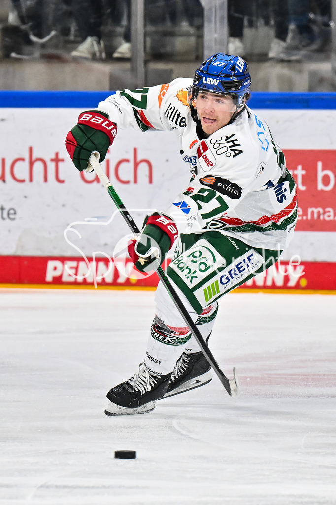 Nürnberg Ice Tigers - Augsburger Panther | am Puck Kyle MAYHEW (Augsburger Panther 27), Einzelfoto / Freisteller, DEL: Nürnberg Ice Tigers - Augsburger Panther; PSD Bank Nürnberg ARENA am 12.09.2025