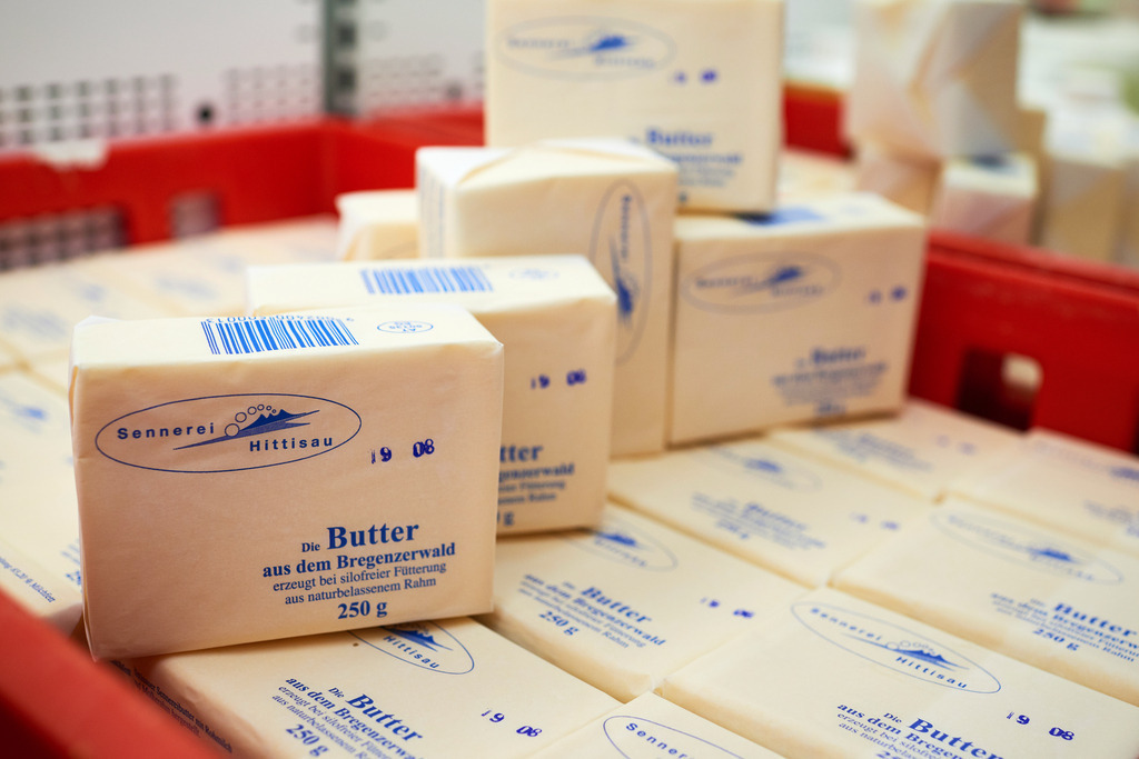 Sennerei Hittisau | Hittisau, Austria - July 29, 2019: Sennerei Hittisau; frische abgepackte Butter zum einräumen. - Realisiert mit Pictrs.com