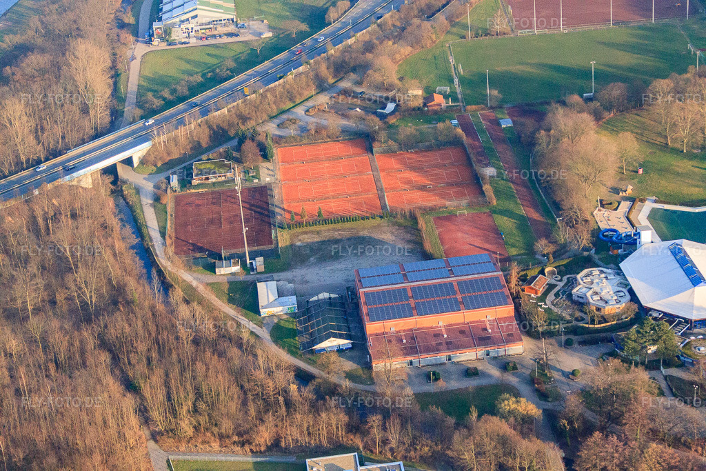 Luftbild: Veranstaltungshalle und Sportplätze beim Cuppamare des SV 08 Kuppenheim und des Tennisclub Kuppenheim in Kuppenheim im Bundesland Baden-Württemberg in Deutschland.Foto: IMG_62021.jpg vom 31.01.2014 durch Werner Riehm/FLY-FOTO.deWWW.CUPPAMARE.DESV 08 Kuppenheim - Tradition in schwarz und blauTC Kuppenheim | Dein Team - Dein Verein - Dein TCK