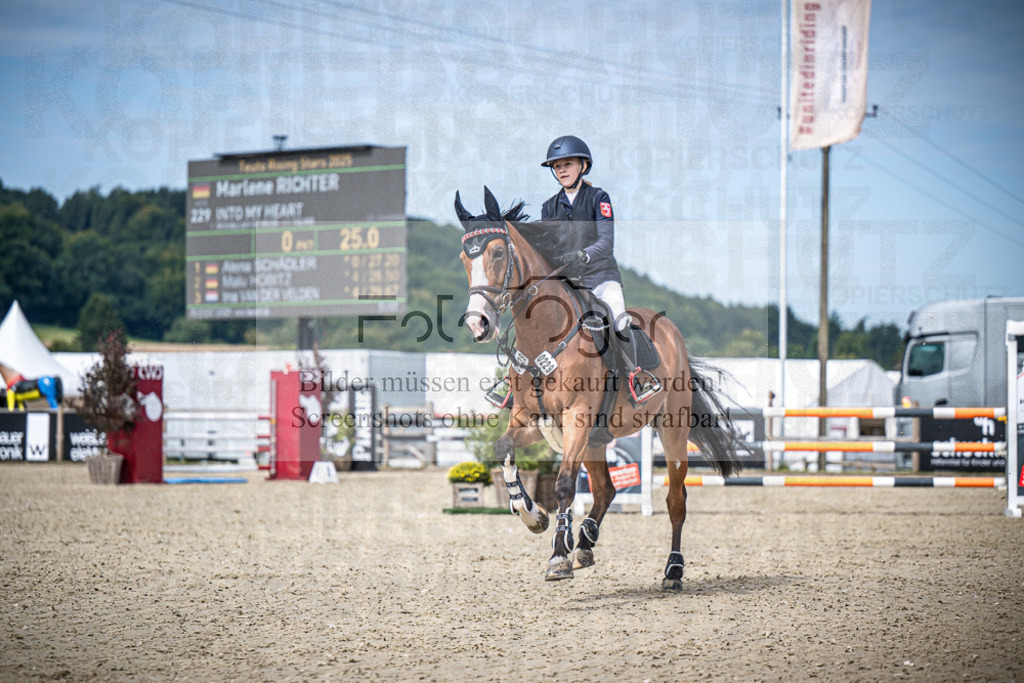 DOS_9312 | Entdecke hochwertige Reitturnierfotos von Foto Oger. Professionell, emotional und authentisch – jetzt Lieblingsmomente im Shop bestellen.Deutschlandweite Turnierfotografie. - Realisiert mit Pictrs.com