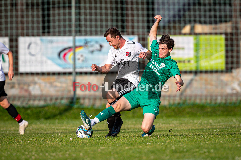 TSV Hohenpeißenberg vs. SV Haunshofen | Toto-Pokal Kr. Zugspitze West 2024 T16, TSV Hohenpeißenberg vs. SV Haunshofen, 20240724,Duell um den Ball Lukas RAUSCHENBACH (TSVHP 25) und Moritz DEISENBERGER (SVH 7),2024-07-24 in Hohenpeißenberg (Sportplatz Hohenpeißenberg)Lukas RAUSCHENBACH (TSVHP 25), Moritz DEISENBERGER (SVH 7)Copyright: WolfgangxLindner www.foto-lindner.de