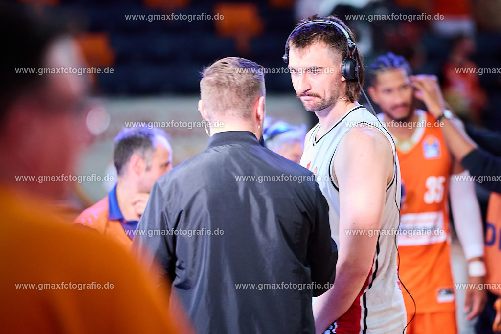 GER, ratiopharm ulm gegen FIT/ONE Würzburg Baskets, Basketball, 5. PlayOff, Halbfinale, EasyCredit Bundesliga, Spielzeit 2024/2025, 12.06.2025 | Zac Seljaas (FIT/ONE Baskets Wuerzburg, #01) im Interview nach SpielendeGER, ratiopharm ulm gegen FIT/ONE Würzburg Baskets, Basketball, 5. PlayOff, Halbfinale, EasyCredit Bundesliga, Spielzeit 2024/2025, 12.06.2025Foto: Eibner-Pressefoto/Gerald Oelze-de Stoppany
