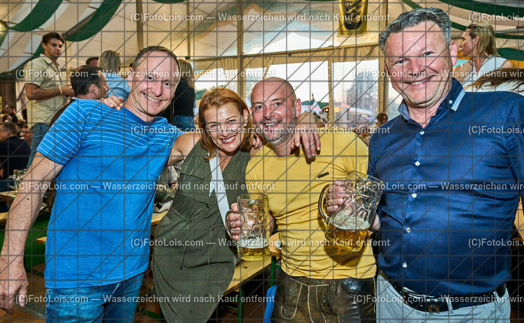 ALP5995_VOLKSFEST_Bieranstich_in Feierlaune | (C)FotoLois.com, Alois Spandl, BIERANSTICH im Festzelt beim WIESELBURGER VOLKSFEST mit den TSCHECHEN als Vorband und dem Auftritt von Die HIGHLIGHTS, Mi 28. Juni 2023.