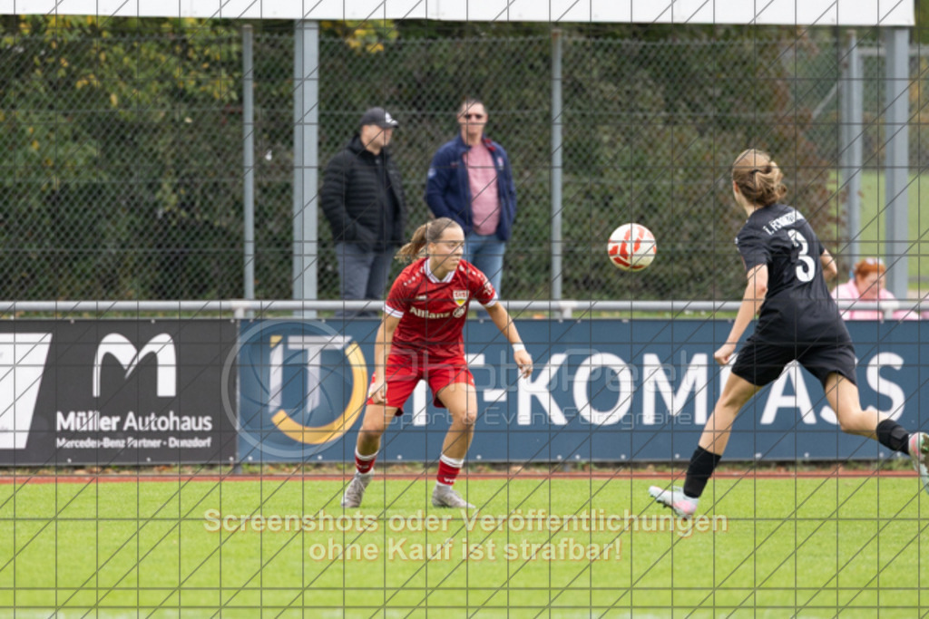 20251012_133554_0531 | #,1.FC Donzdorf (schwarz) vs. VfB Stuttgart II (rot), Fussball, Frauen-Verbandsliga Württemberg, 05. Spieltag, Saison 2025/2026, Rasenplatz Lautertal Stadion, Süßener Straße 16, 73072 Donzdorf, 12.10.2025 - 13:00 Uhr,Foto: PhotoPeet-Sportfotografie/Peter Harich