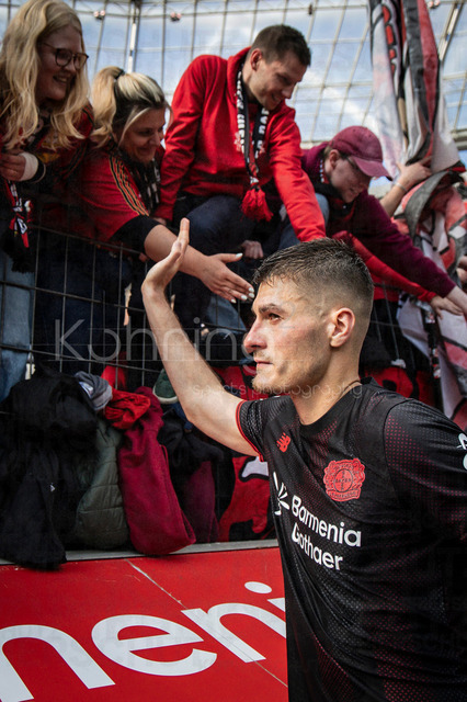 German Bundesliga, Bayer 04 Leverkusen vs. Hamburger SV, 16.05.2026 | LEVERKUSEN, GERMANY - MAY 16, 2026 :  Patrik Schick (Bayer 04 Leverkusen, 14) says goodbye to the fans after the German Bundesliga match on gameday 34 between Bayer 04 Leverkusen vs. Hamburger SV at BayArena on May 16, 2026 in Leverkusen, Germany. DFL REGULATIONS PROHIBIT ANY USE OF PHOTOGRAPHS AS IMAGE SEQUENCES AND/OR QUASI-VIDEO.