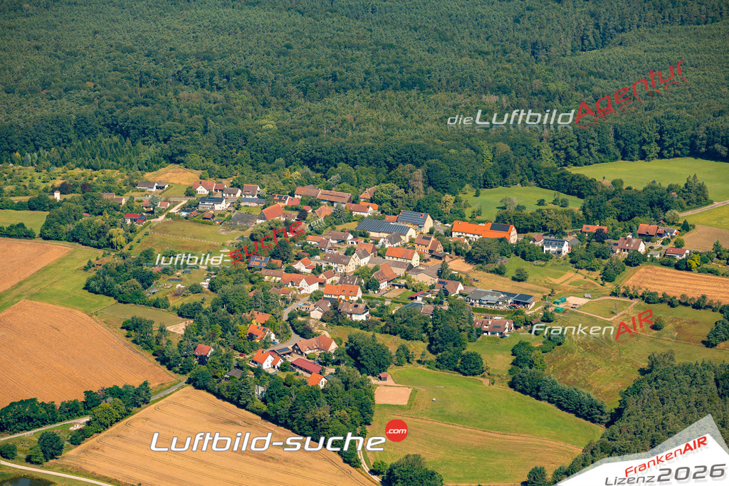 Das Luftbild zeigt : Hohholz Emskirchen - Die Luftaufnahme wurde 2024 vom UL-Flugzeug aus erstellt ( keine Drohne ) - Hochauflösende Luftaufnahme - Für grossformatige Ausdrucke geeignet. Die Geschenkidee !Mit Lizenz und Bildrechte bestellbar